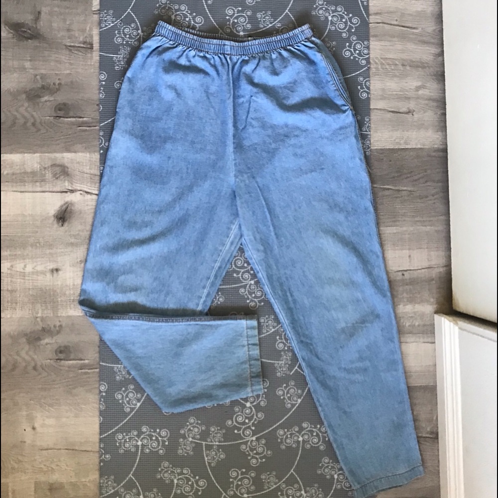 High waisted light wash denim (waistband)